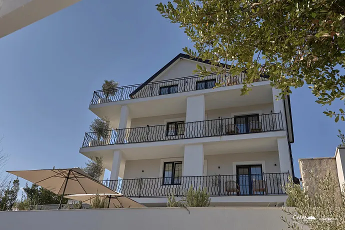 Charmante Villa mit Boutique-Apartments in Tivat
